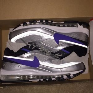 Nike shoes never worn-no tags new, new smell